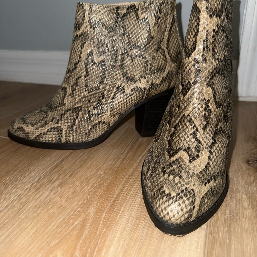 Zigi Soho Beige Snakeskin Ankle Booties
